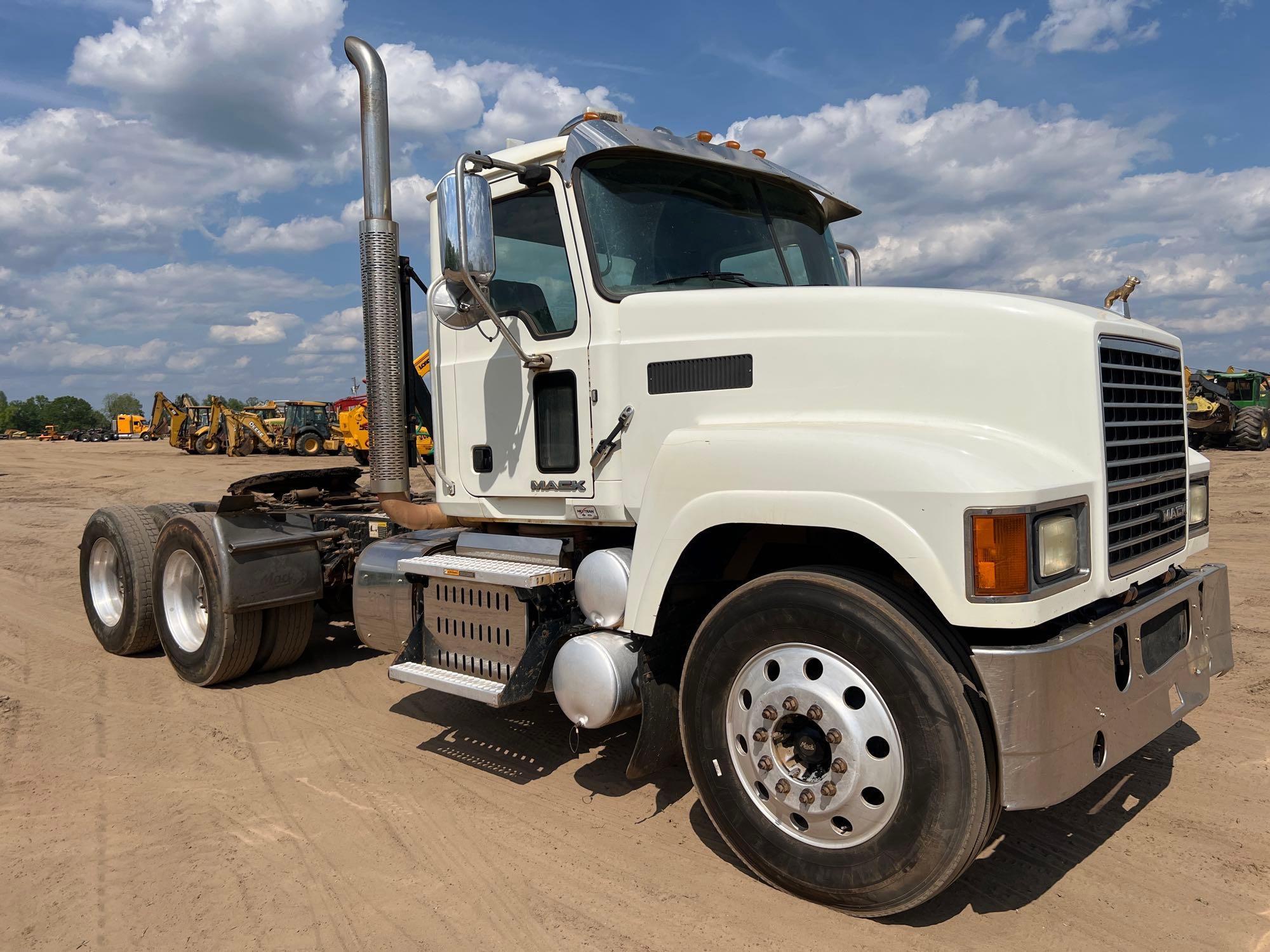 2015 MACK CHU613 DAY CAB T/A ROAD TRACTOR