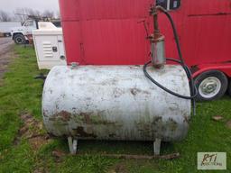 Fuel tank with hand pump