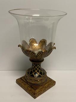 CONTEMPORARY GLASS CENTERPIECE ON STAND