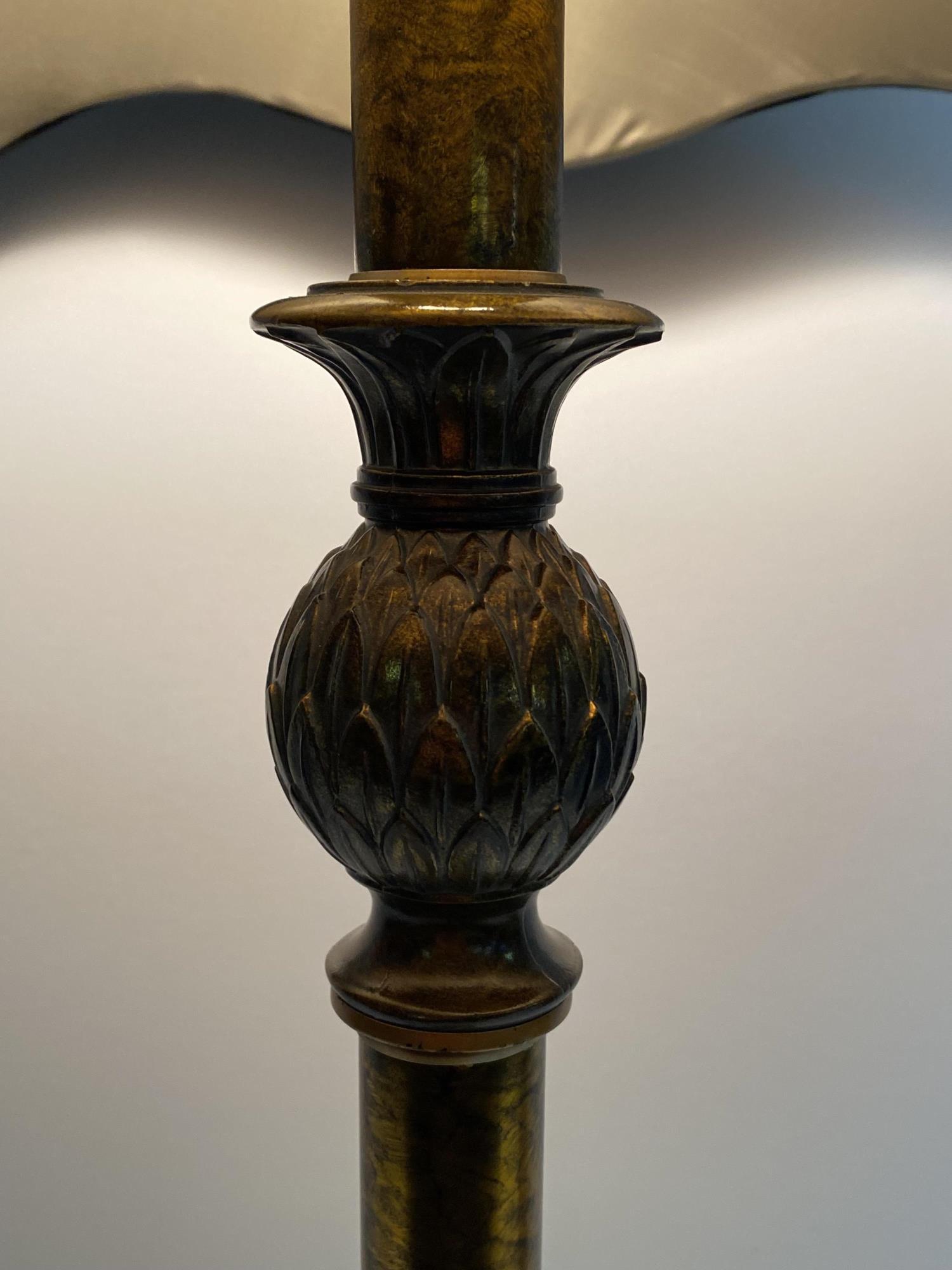CANDLESTICK TABLE LAMP WITH PINEAPPLE