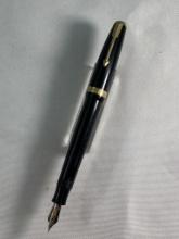 ELEGANT PARKER VACUMATIC FOUNTAIN PEN IN BLACK