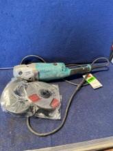 MAKITA 7in Corded Angle Grinder*Damaged*