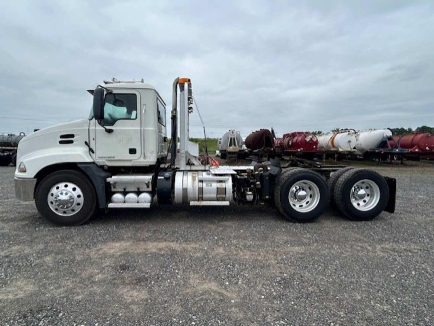 2012 MACK CXU613 DAY CAB