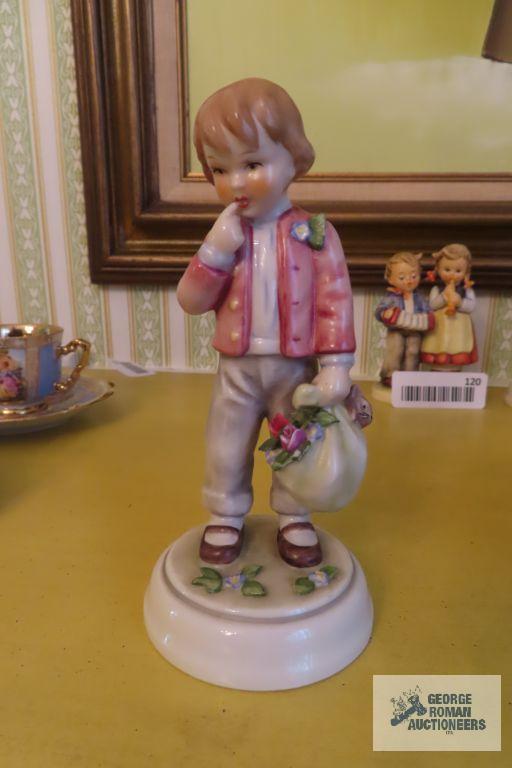 Goebel Boy...figurine Lore 241, 1968