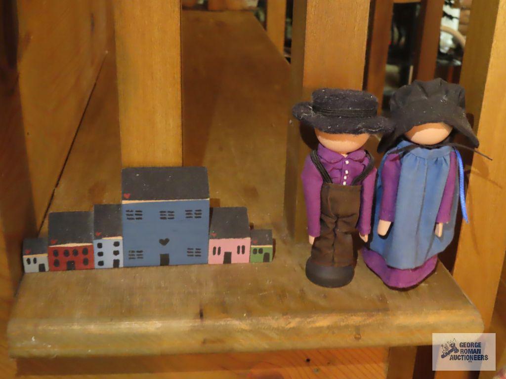Lot of miniature houses, wooden figurines, stuffed figurines, etc