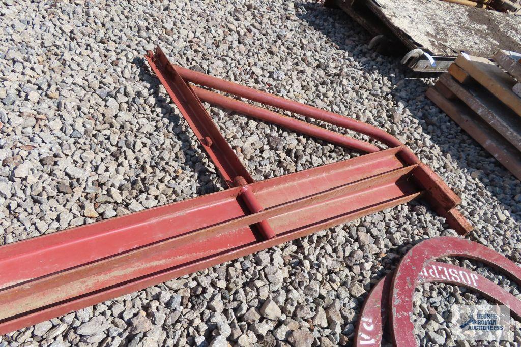 Lot of scaffolding pieces