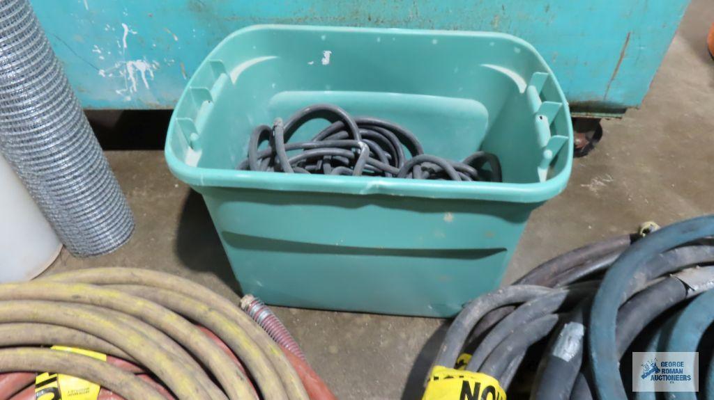 Heavy duty extension cord with green tote