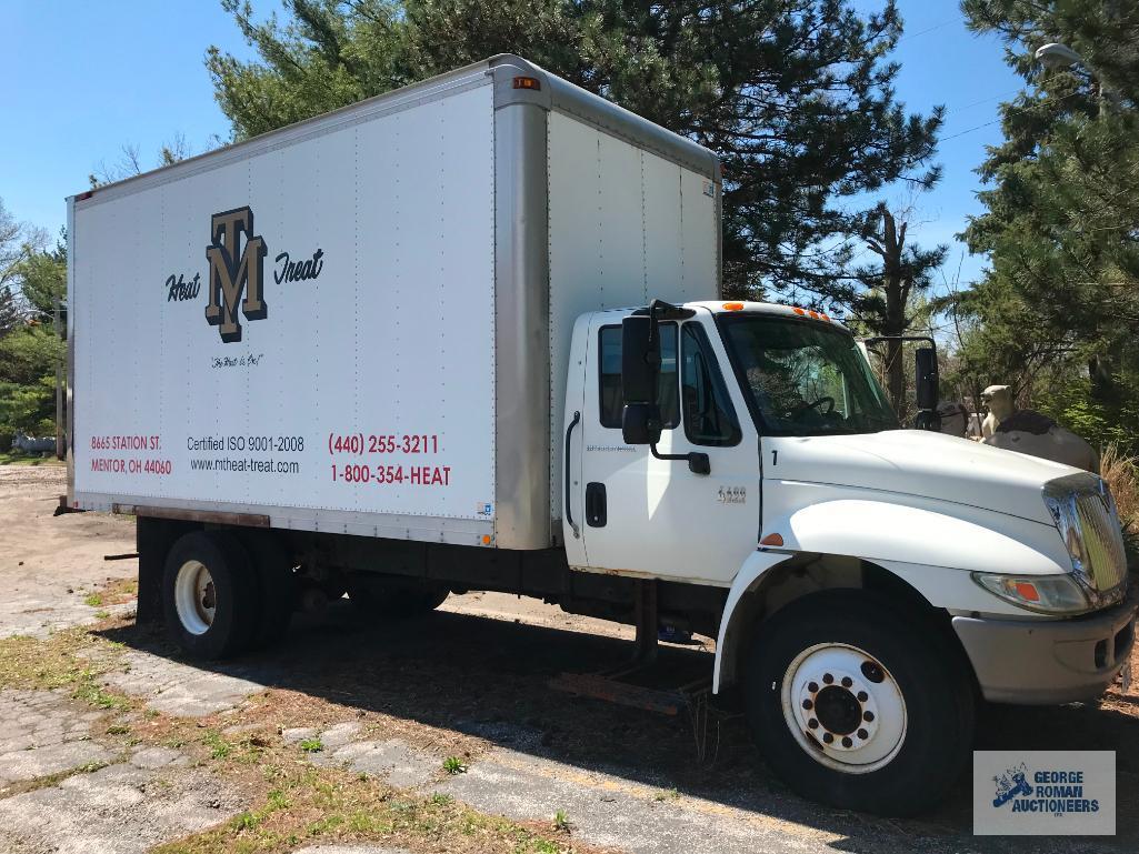 2005 INTERNATIONAL 4400SBA 4X2 BOX TRUCK. VIN: 1HTMKAAN85H152115. MILEAGE: 393,806.