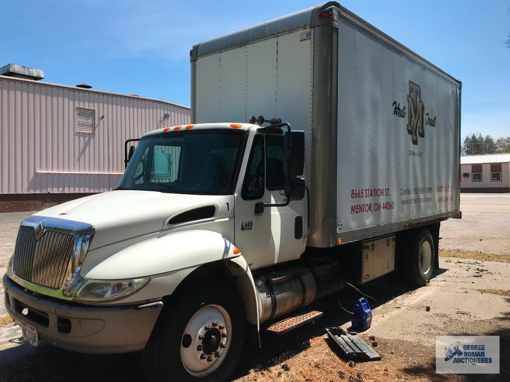 2005 INTERNATIONAL 4400SBA 4X2 BOX TRUCK. VIN: 1HTMKAAN85H152115. MILEAGE: 393,806.