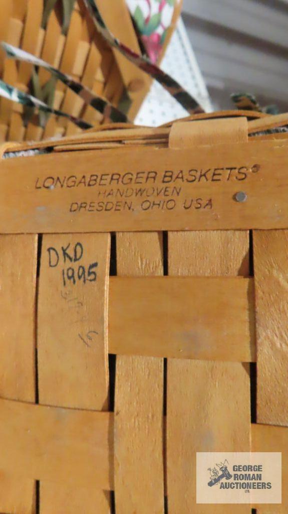 Longaberger 1995 Christmas collection basket