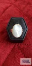 Mother of pearl like stone ring marked 925 4.6 G (Description provided by seller)