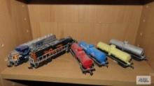 Maisto HO gauge dummy locomotives and tanker cars
