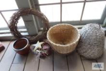lot of baskets, planter and wreaths
