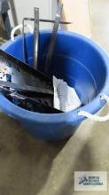 Bucket with unassembled tine detacher