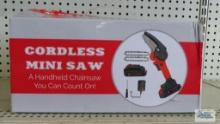 Cordless handheld mini chainsaw