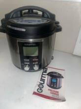 Gourmia Pressure Cooker w/ accessories
