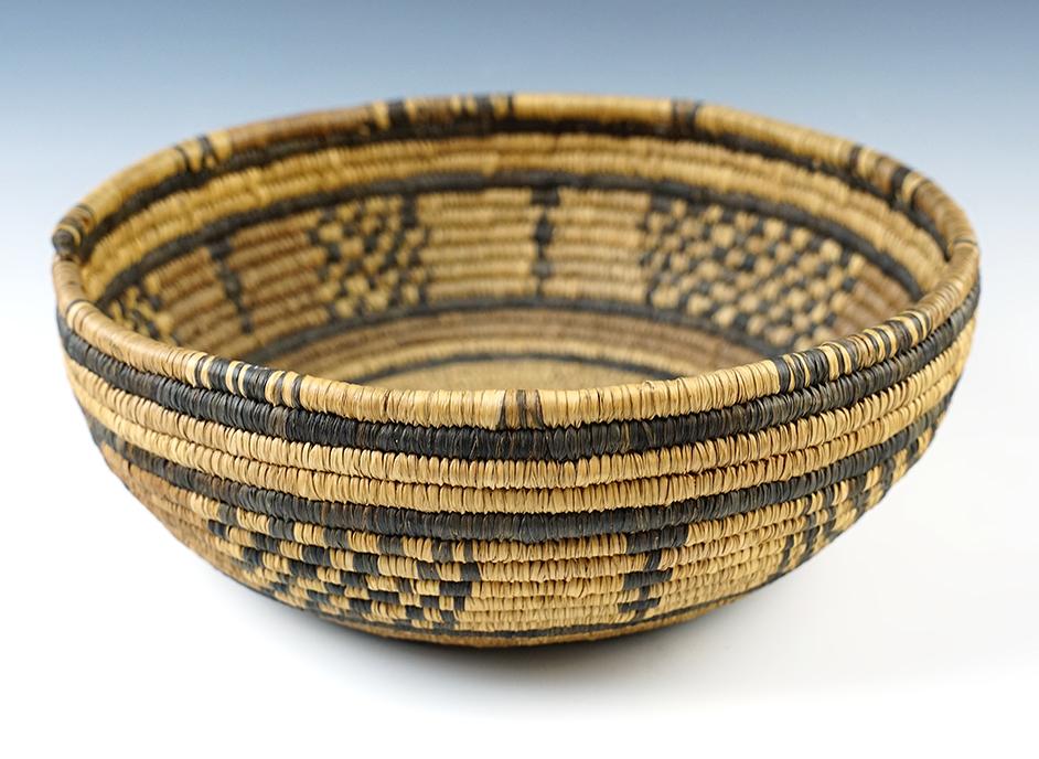 Beautifully woven 10" Pima Basket in excellent condition.