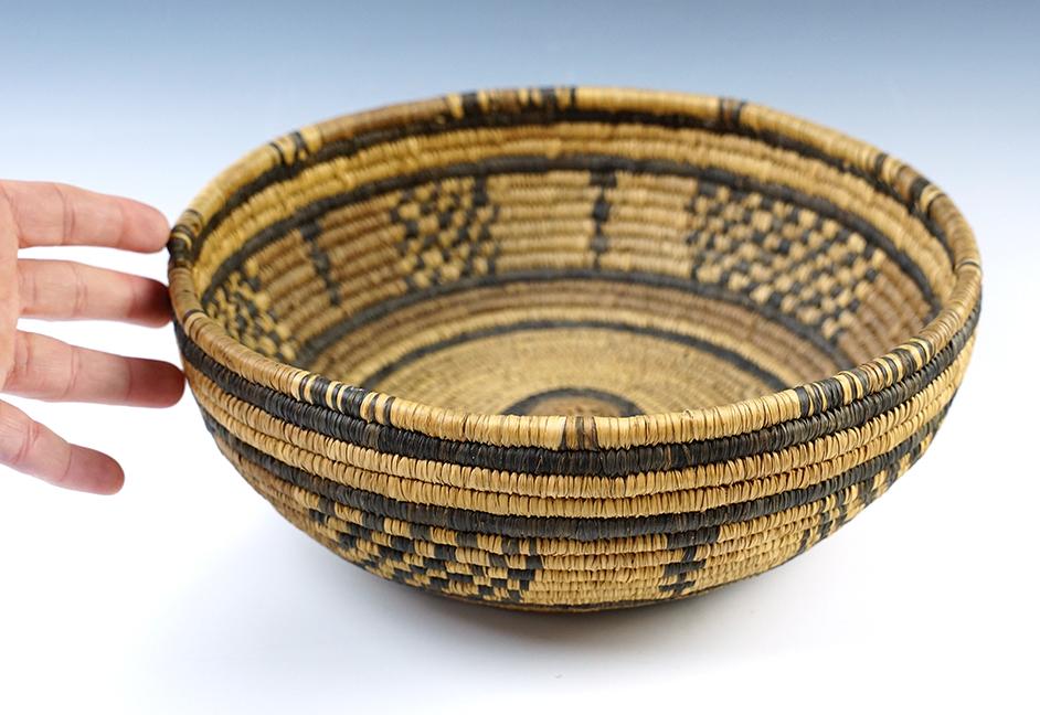 Beautifully woven 10" Pima Basket in excellent condition.