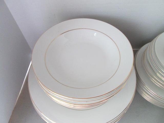 44 Pieces of Classic Gold China