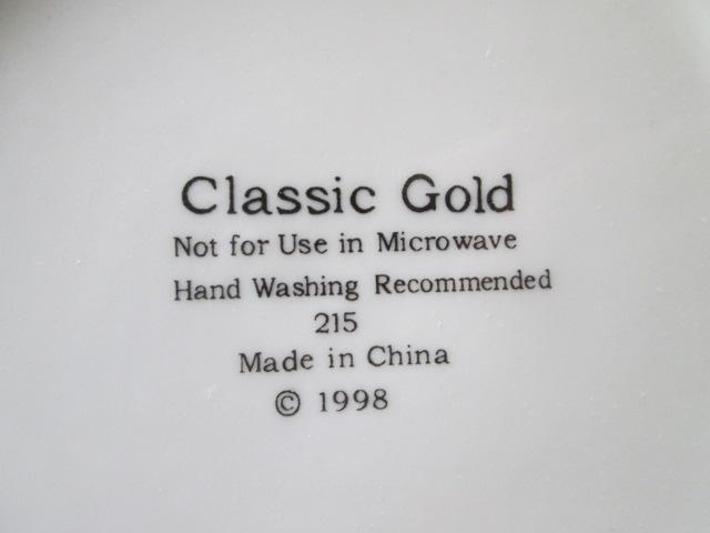 44 Pieces of Classic Gold China