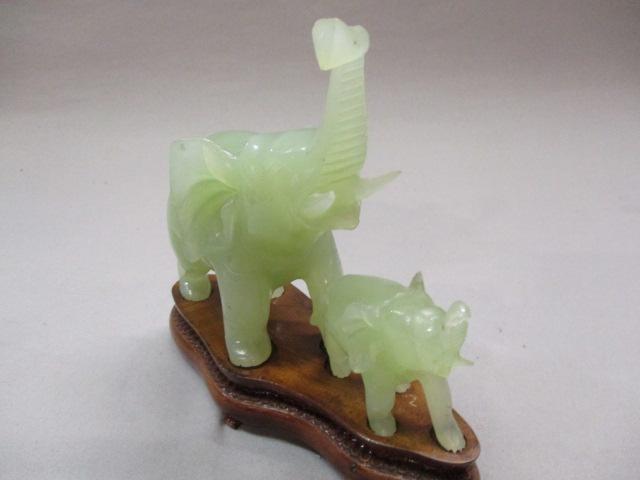 Onyx Elephants w/Stand 7" x 6"