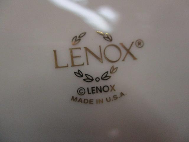 Lenox Oval Fluted Jacquard Dish w/Gold Trim 9 1/2 "