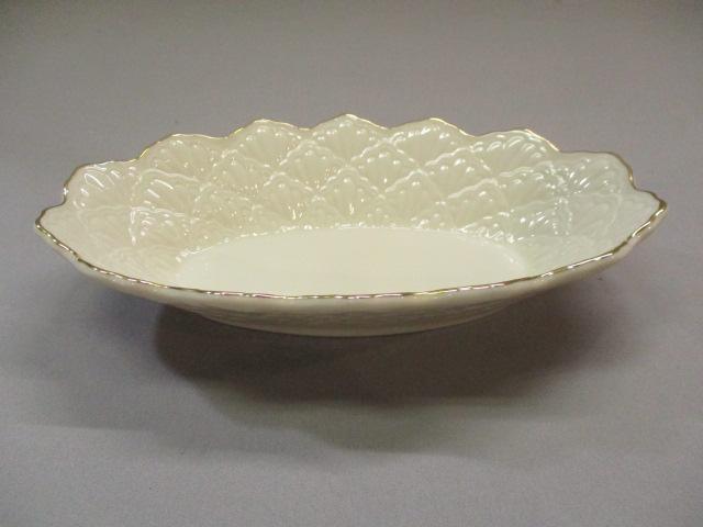 Lenox Oval Fluted Jacquard Dish w/Gold Trim 9 1/2 "