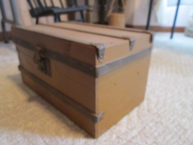 Vintage Painted Doll/Child's Trunk with Removable Tray