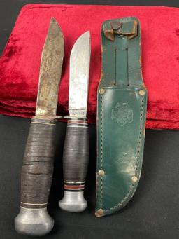 Pair of Vintage Remington Fixed Blade Hunting Knives, RH50 & RH251