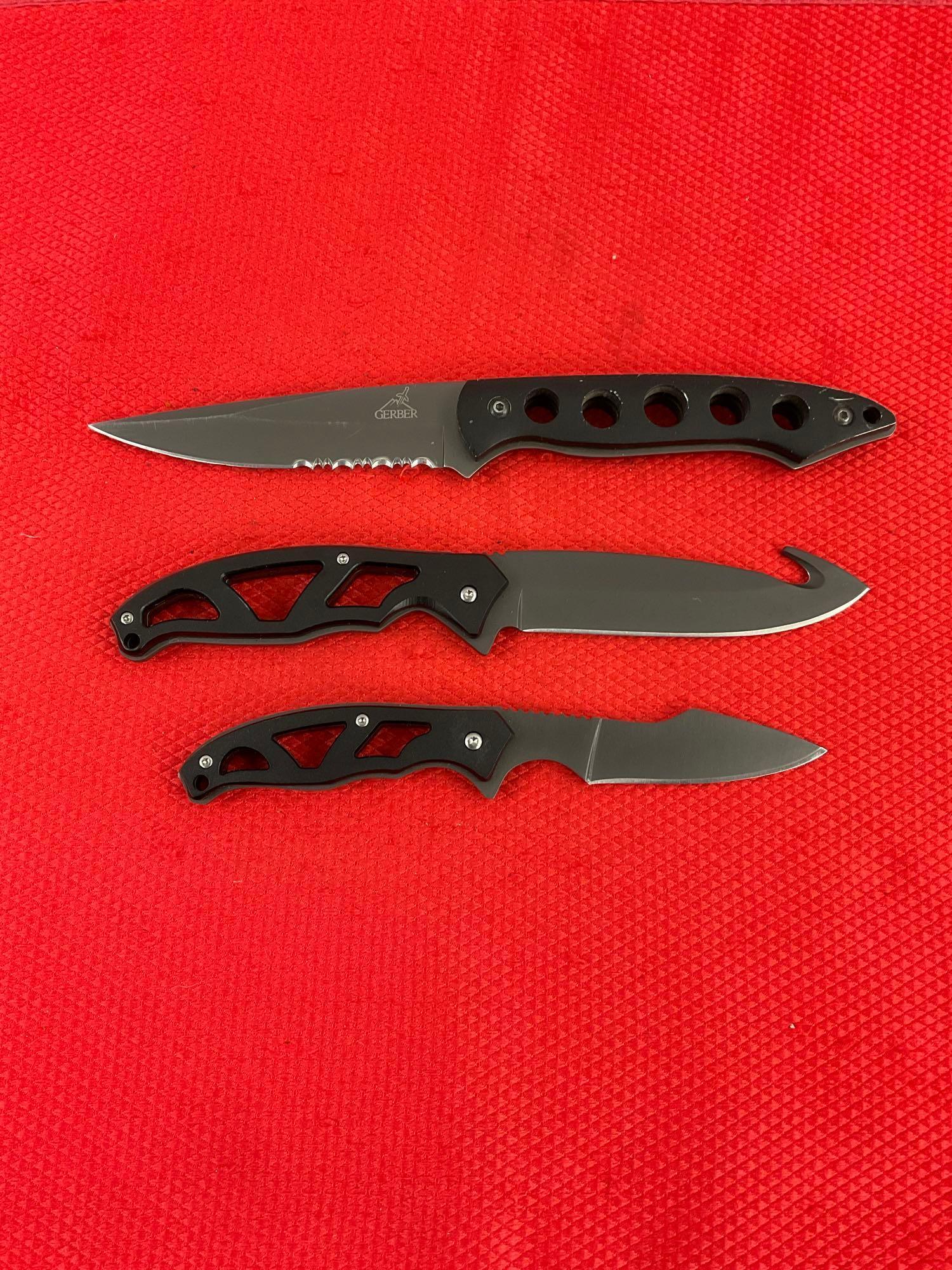 3 pcs Vintage Gerber 440 Steel Fixed Blade Hunting Knives w/ Sheathes. No Model Numbers. See pics.
