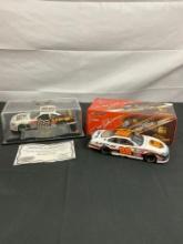 2x Die Cast Collectible Cars 1:24 incl. Revell #88 Dale Jarrett in Display Case & Action #88 Dale
