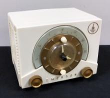 Emerson 1953 Tube Clock Radio - Model 724 Series Dm 7"x6"x6"