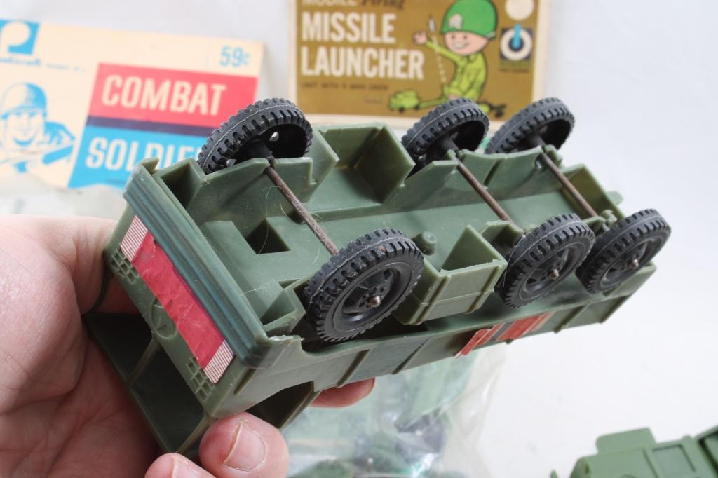 NOS Combat Soldiers & Missile Launcher, Jeep Truck