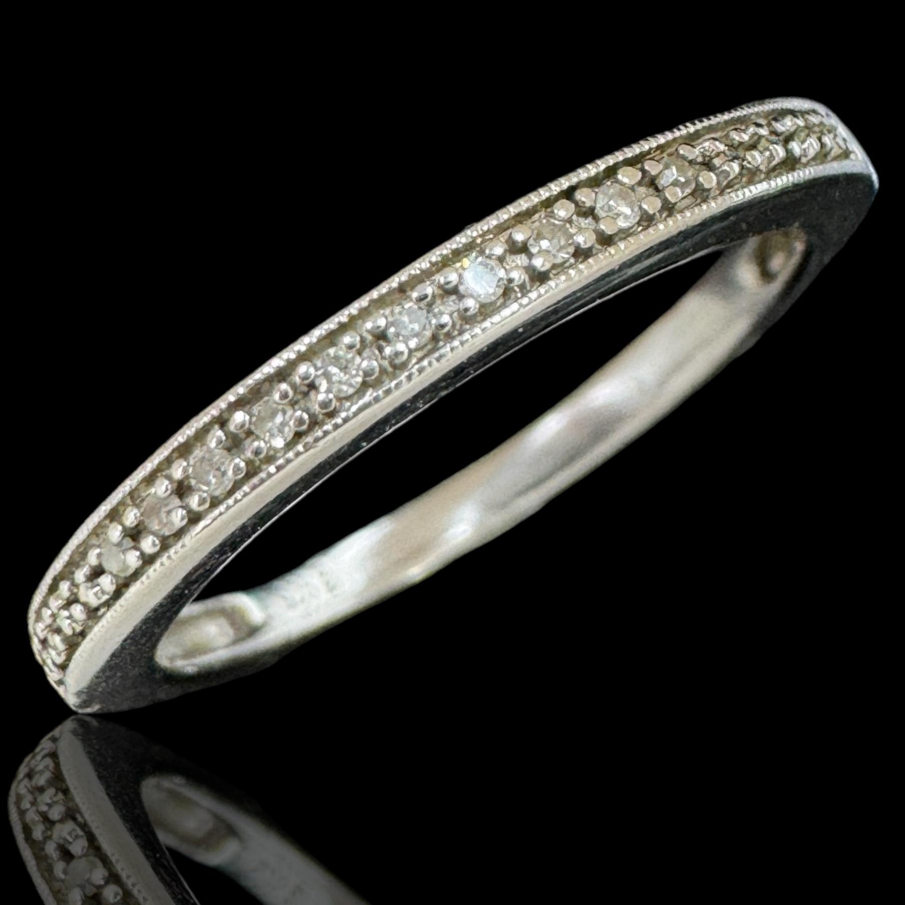 Estate sterling silver diamond ring