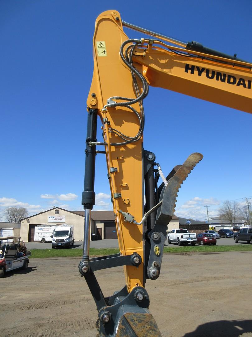 2016 Hyundai HX160L Hydraulic Excavator