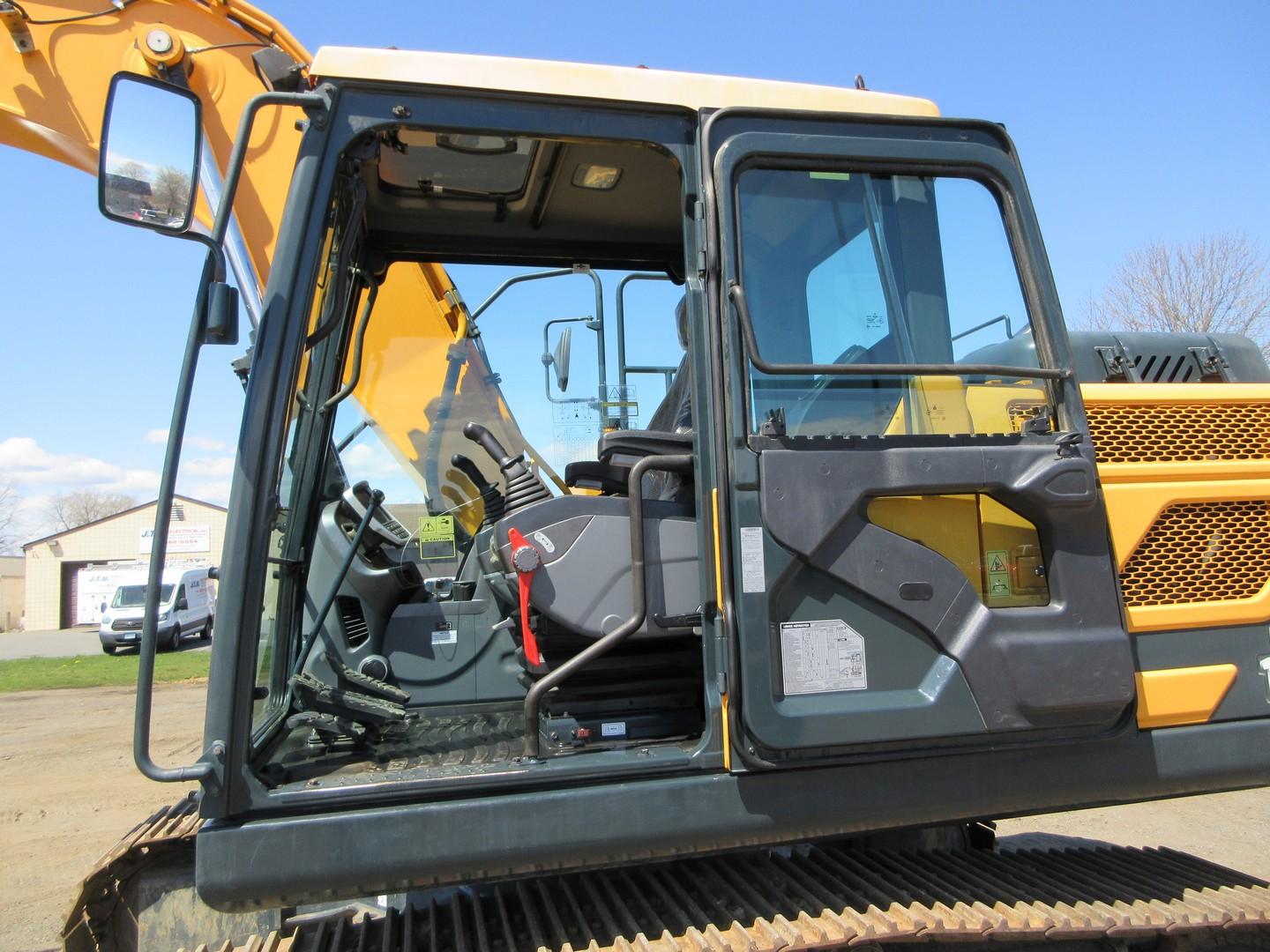 2016 Hyundai HX160L Hydraulic Excavator