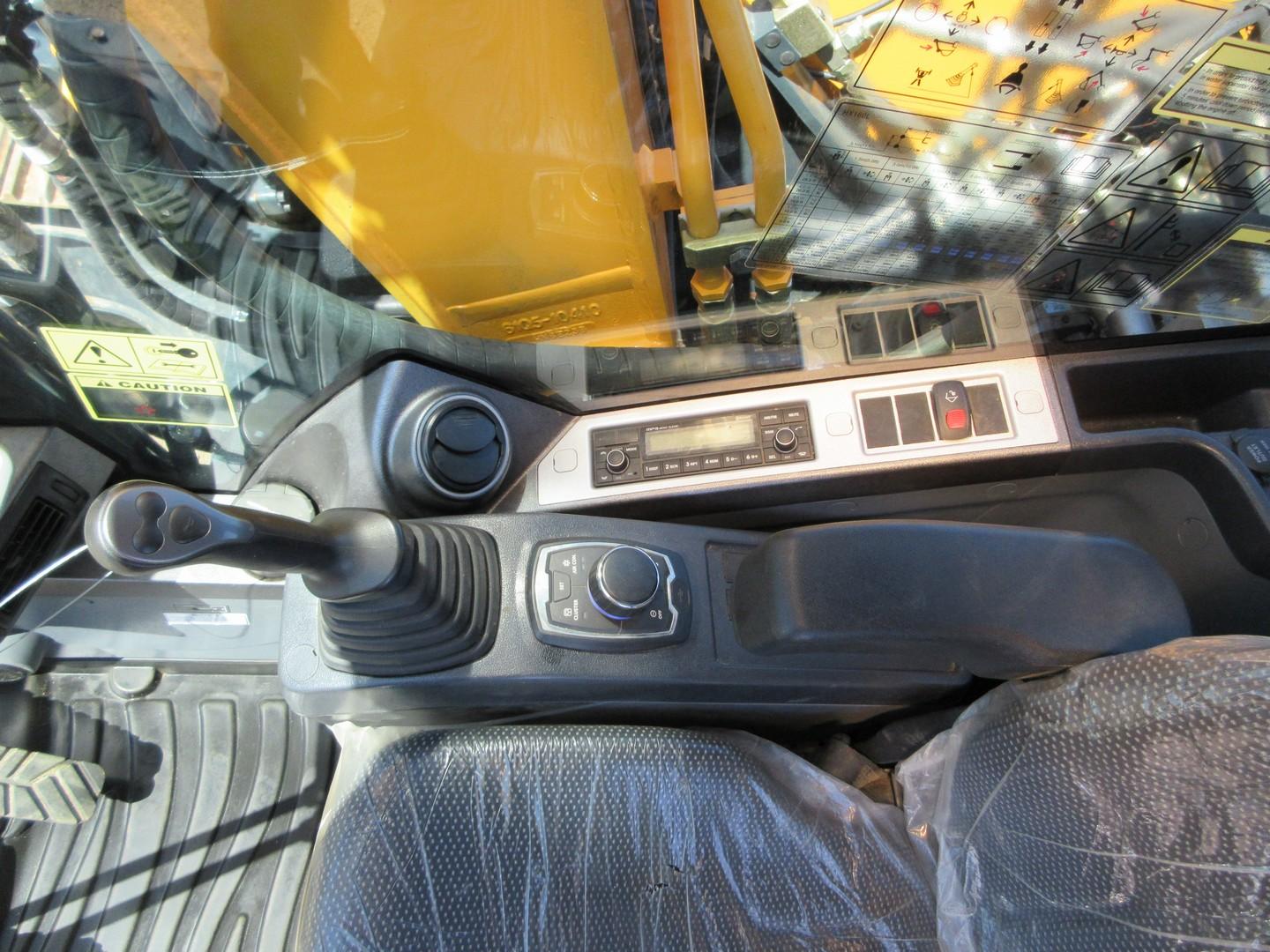 2016 Hyundai HX160L Hydraulic Excavator