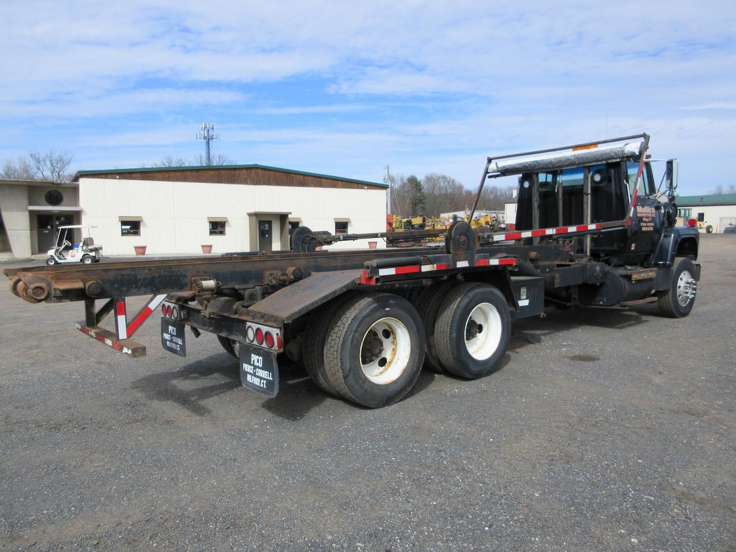 1995 Ford L9000 T/A Rolloff Truck