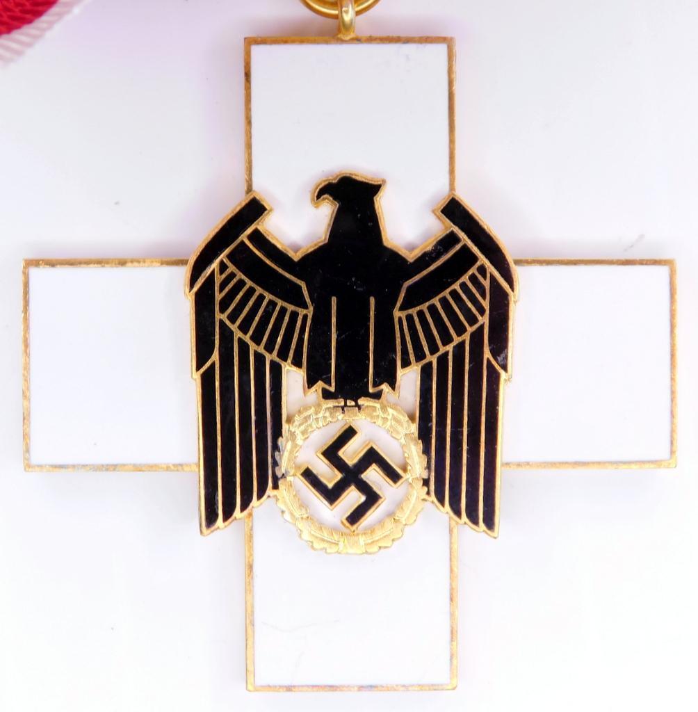 German WWII 1st Class Social Welfare Neck Order