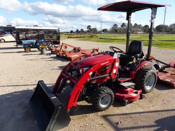 MAHINDRA EMAX25 W/MAHINDRA 25L FE LOADER W/BUCKET