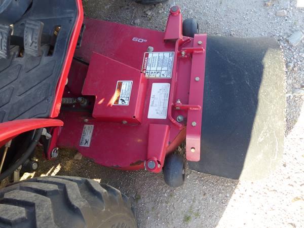 MAHINDRA EMAX25 W/MAHINDRA 25L FE LOADER W/BUCKET