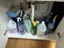 LOT CONSISTING OF KITCHEN SUPPLIES