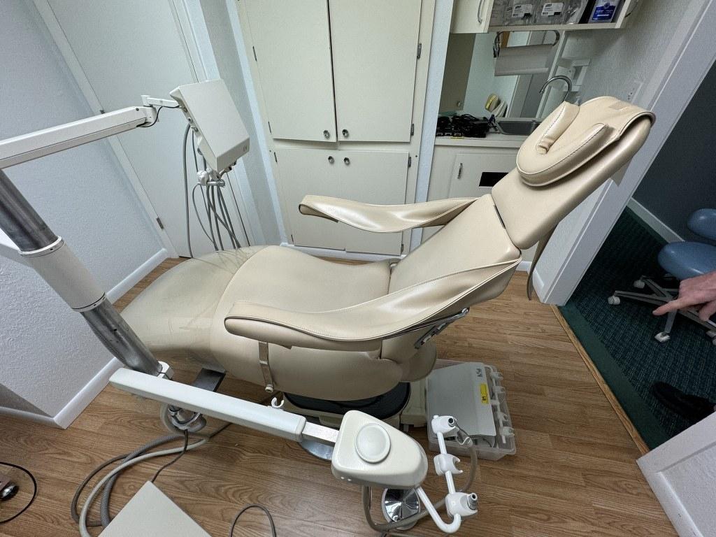 BEVER STATE DENTAL PATIENT CHAIR