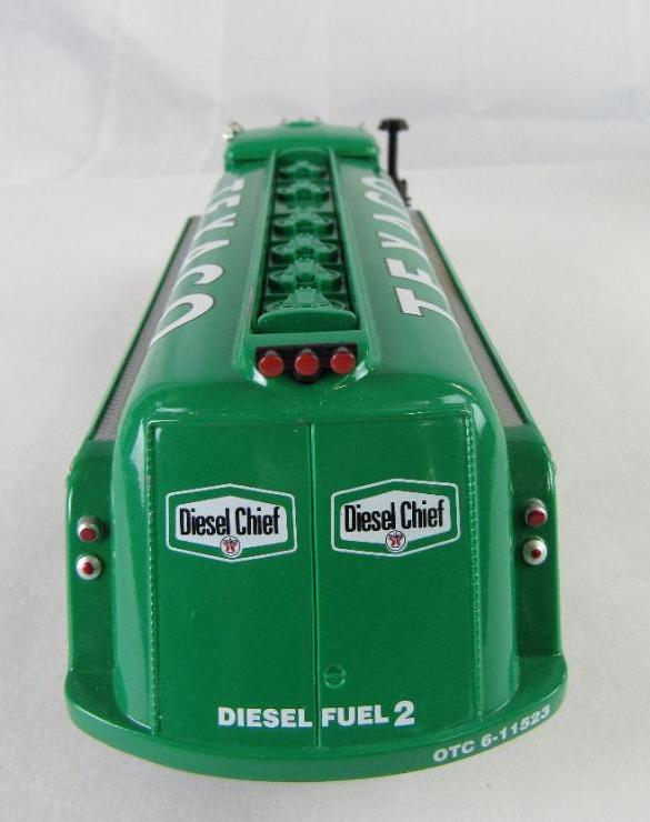 First Gear 1:34 Diecast Mack R-Model Fuel Tanker Texaco