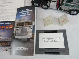 Rare Franklin Mint 1:32 Diecast 1979 Freightliner C.O.E Tracttor Trailer Semi Truck