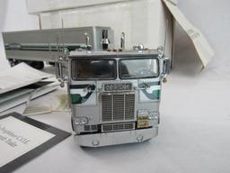 Rare Franklin Mint 1:32 Diecast 1979 Freightliner C.O.E Tracttor Trailer Semi Truck