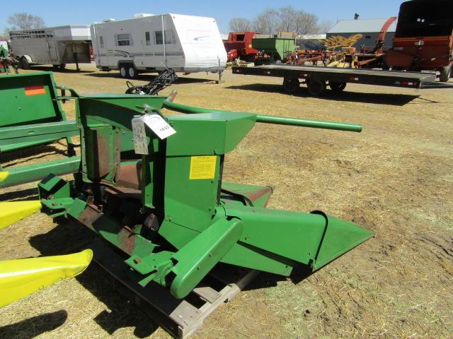 1633. 385-914. JOHN DEERE GREEN TWO ROW WIDE CORN HEAD