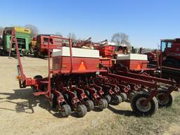 1704. 484-1249. IH 800 15 ROW 15 INCH MOUNTED BEAN PLANTER, ASSIST KIT, TAX