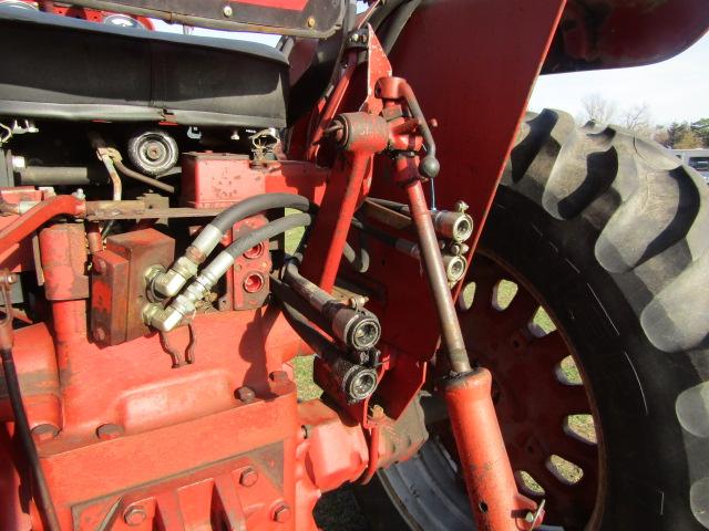 126. 1969 IH MODEL 756 DIESEL TRACTOR OPEN STATION, WIDE FRONT, 3 POINT, DU