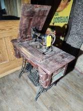 Vintage Singer Sewing Machine in Wood Cabinet